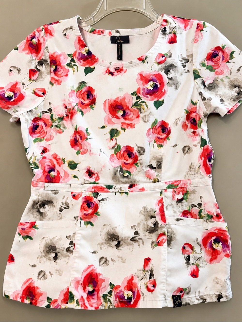 JAANUU White Floral Scrub Top with Pink & Coral Roses, Small EUC